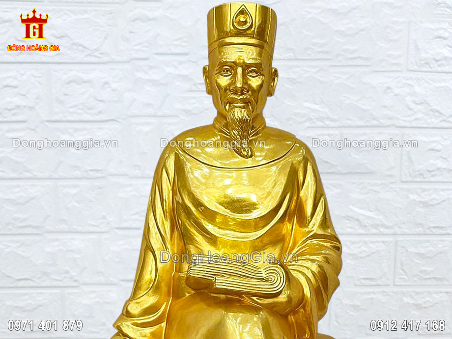 Từng đường nét trên pho tượng Chu Văn An được chế tác vô cùng tinh xảo